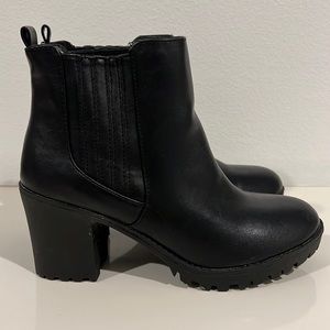 MATERIAL GIRL Boots MNINA Chelsea Heeled